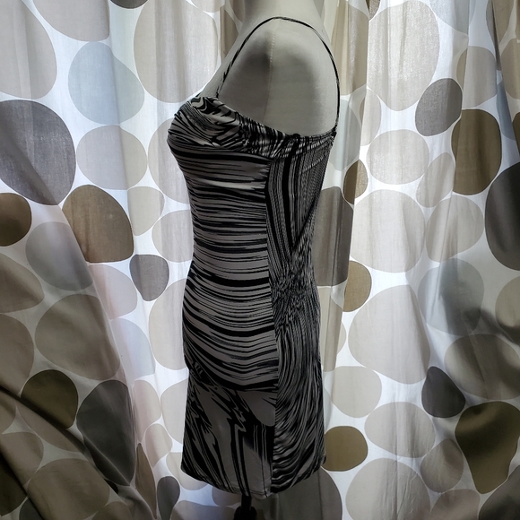 Sharp Bodycon Mini Dress - Picture 2 of 3